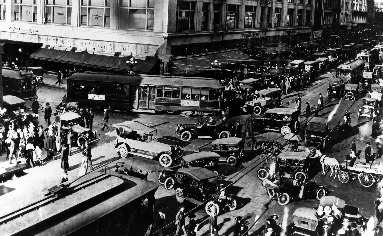 A massive 1920 traffic jam at the intersection of 7th Street and Broadway in downtown Los Angeles, California